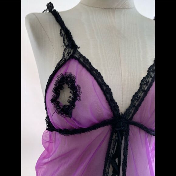 Two piece open crotch & open nipple one size Lingerie. Purple w/black lace trim - Picture 3 of 7